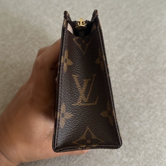 Authentic Louis Vuitton Toiletry Pouch 15 - Picture 15 of 16